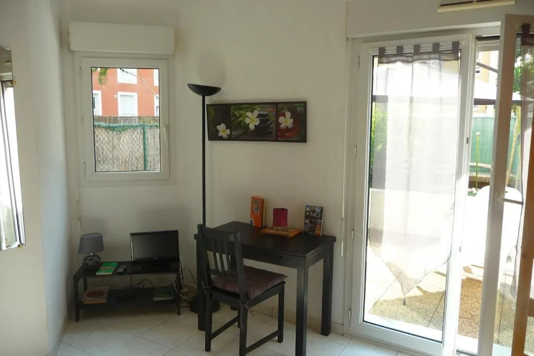 Apartamento Charmant Studio-Terrasse A Carras Plage Niza